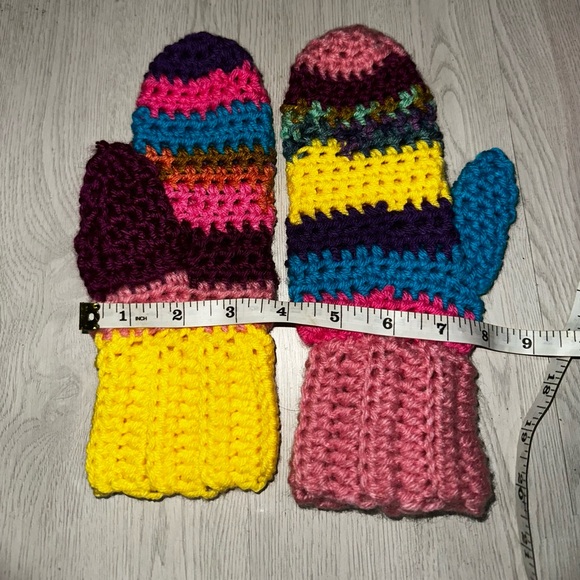 Balaclava and mittens set - Picture 2 of 5